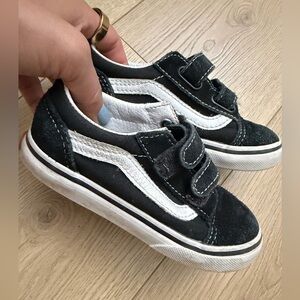 Vans kids size 9c toddler - Black and White Velcro old skool Sneakers